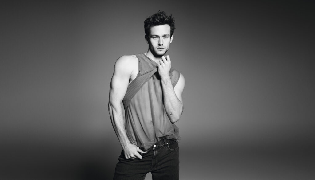 Brandon Flynn vuelve a protagonizar campaña de Calvin Klein (FOTOS)