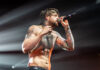 Vocalista de la banda Beartooth se declara abiertamente gay caleb shomo